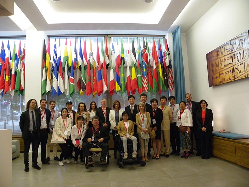 A group of representatives from several countries posse together with the CEO of Accessible Madrid in a congress on social accessibility